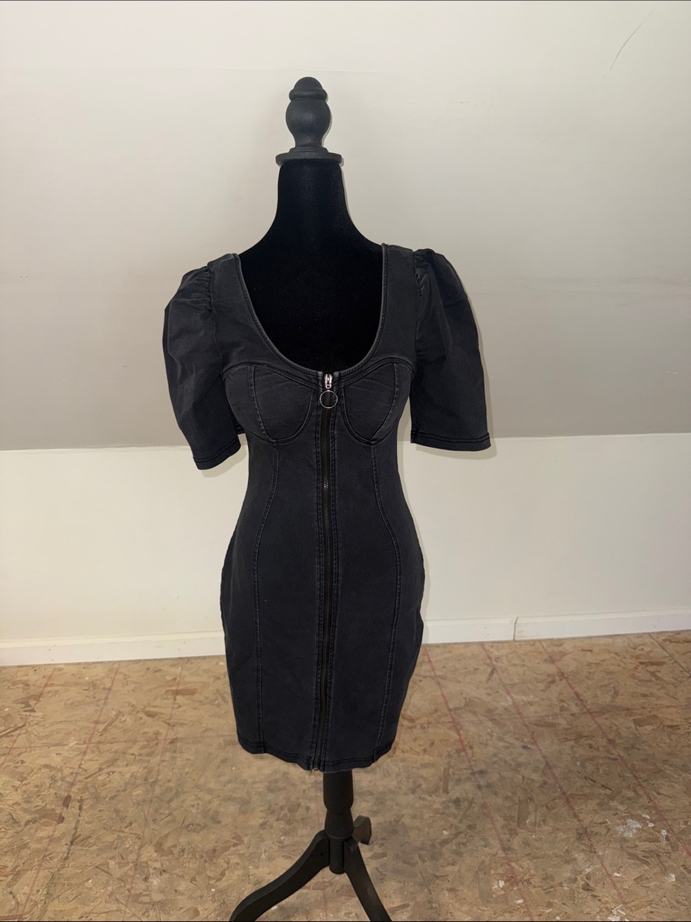Black Zip-Front Puff Sleeve Bodycon Dress
